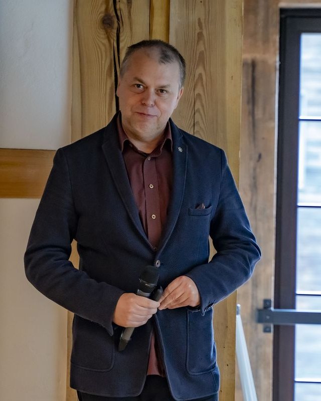 PhD Eng. Arch. Aleksander Filip Furmanek during a talk